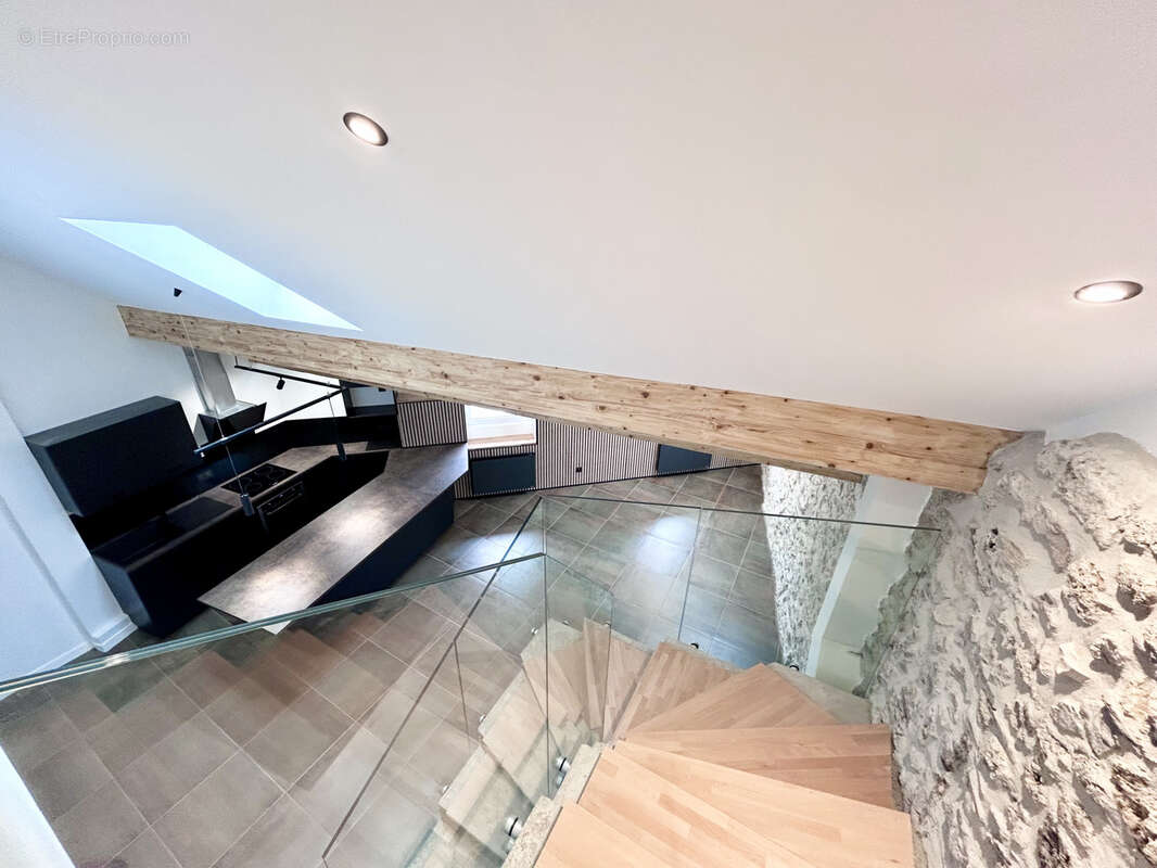 Appartement à YENNE