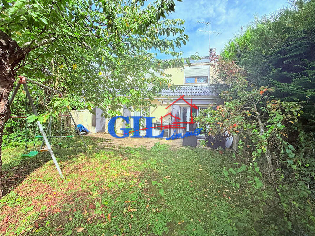 Maison à SAVIGNY-LE-TEMPLE