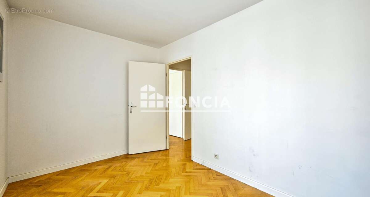 Bel appartement_59m2_rue bleriot à buc_2011 - photo 11