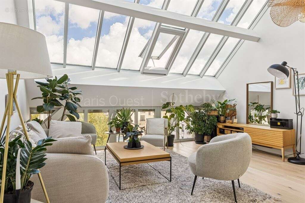 Appartement à PARIS-16E