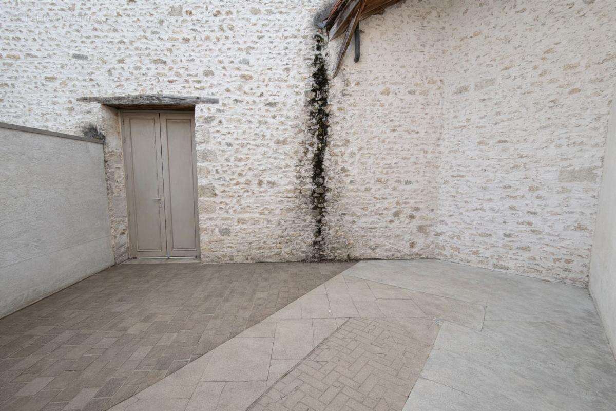Appartement à MORIGNY-CHAMPIGNY