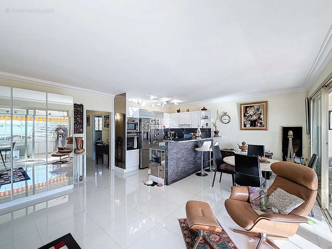 Appartement à VILLENEUVE-LOUBET