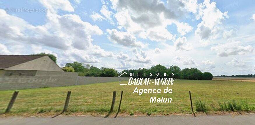 Terrain à ARGENTIERES