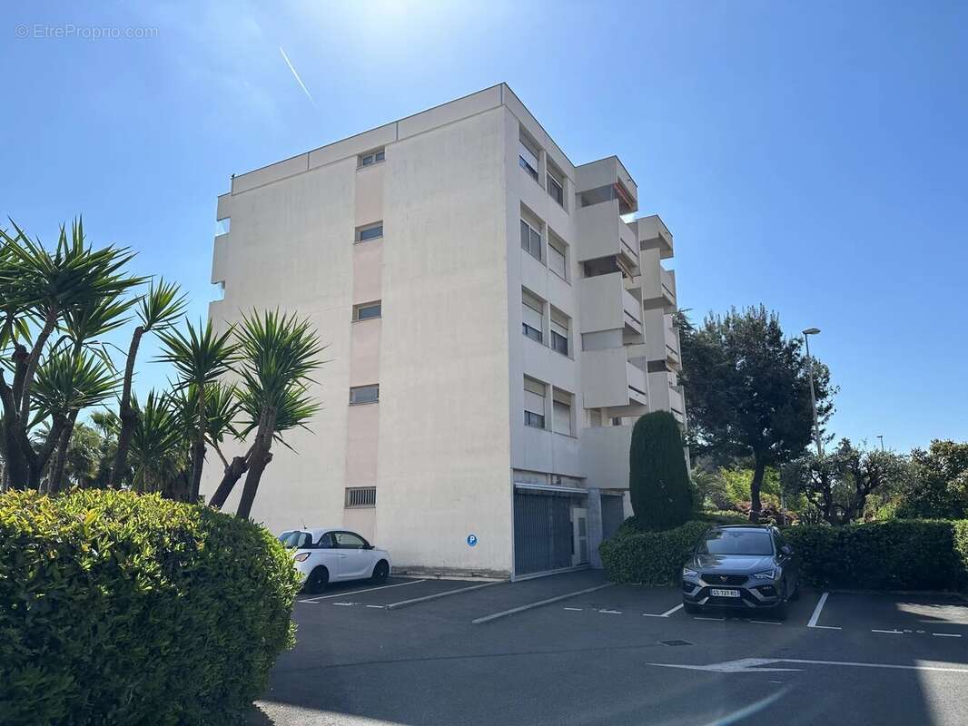 Appartement à SAINT-LAURENT-DU-VAR