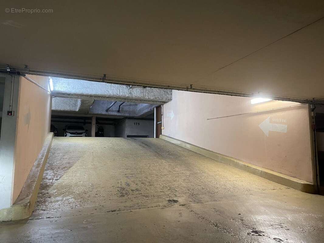 Parking à LEVALLOIS-PERRET