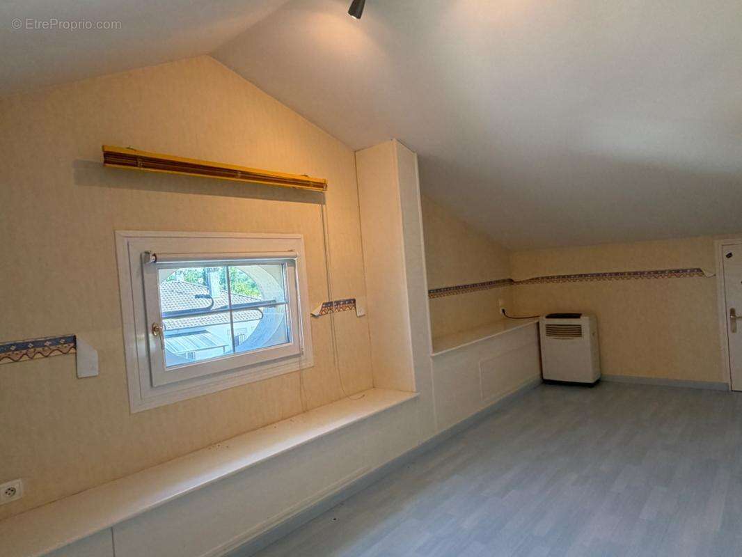 Villa avec piscine dépendances habitables et parc arboré - photo 12