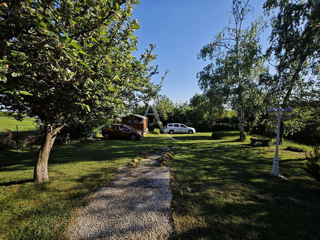 Maison à MONTIGNY-LENCOUP