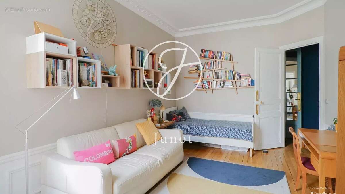 Appartement à PARIS-7E