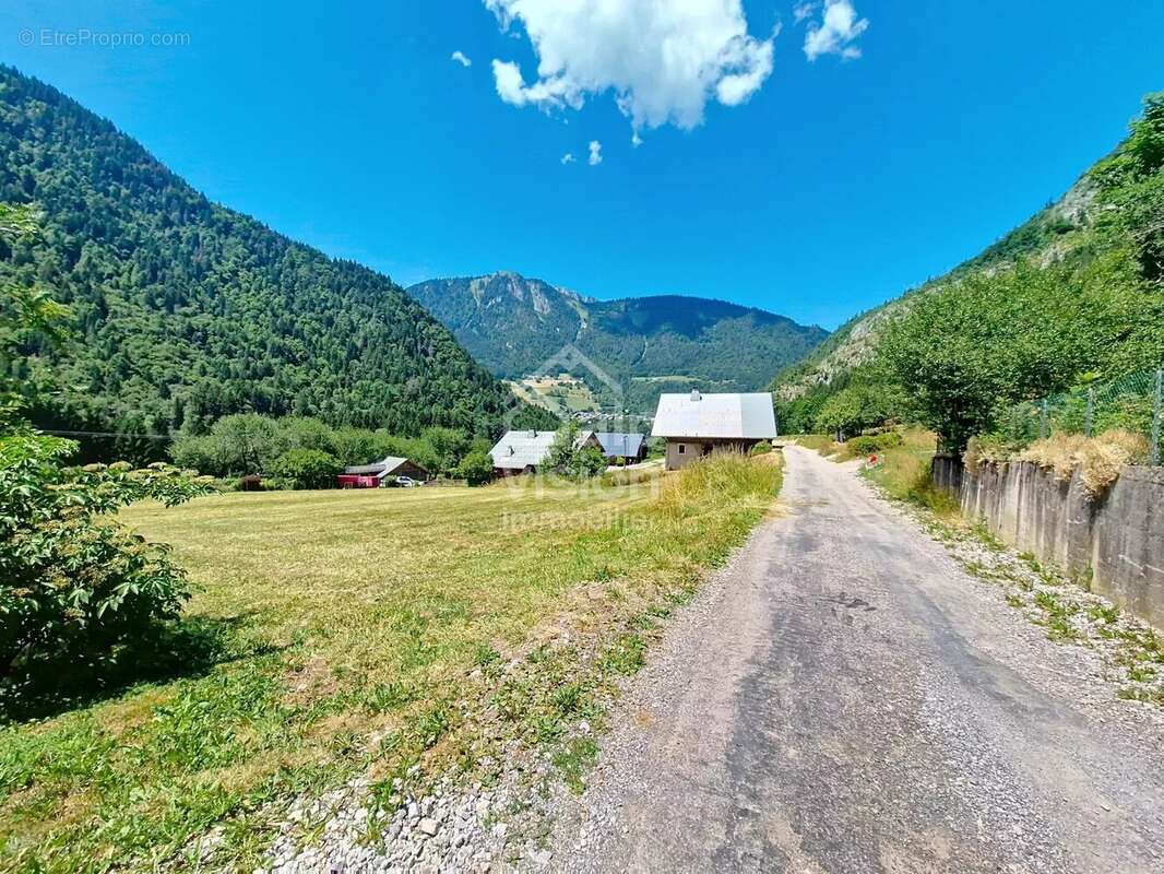 Terrain à ABONDANCE