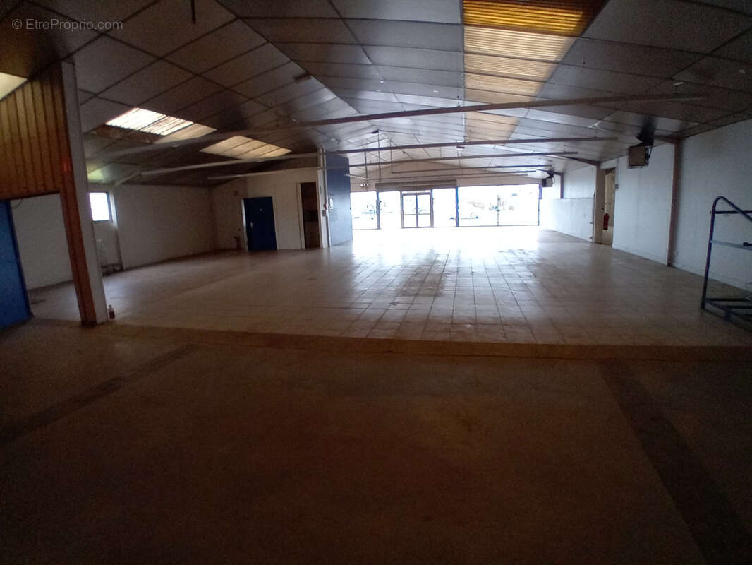 Commerce à LES HERBIERS