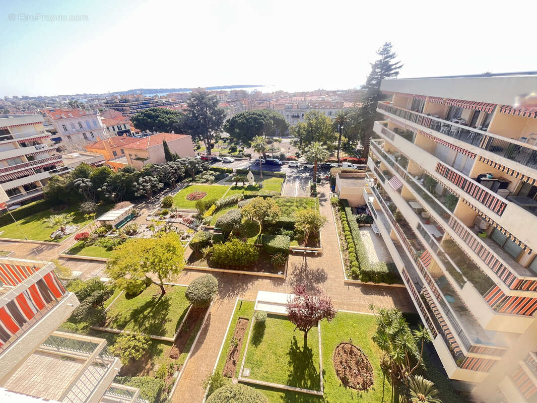 Appartement à VALLAURIS