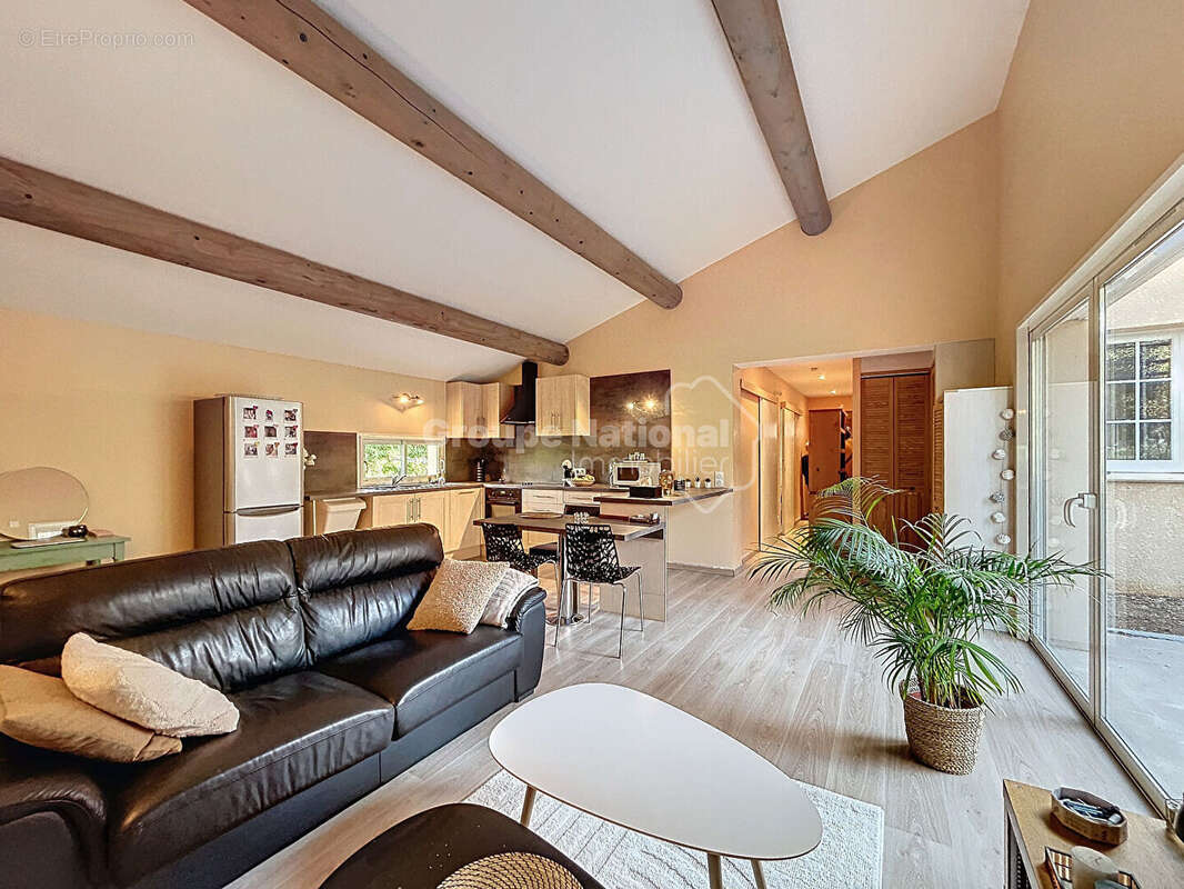 Maison à SAINT-RESTITUT