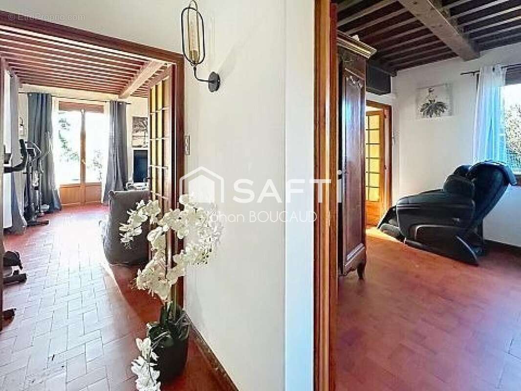 Maison 258 m² à Salles-Arbuissonnas-En-Beaujolais  - photo 8