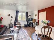 Séjour parqueté - Appartement à BUC