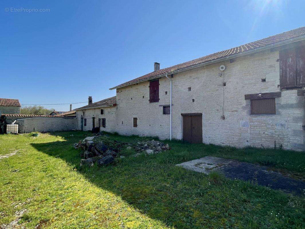 Maison à LOUBILLE