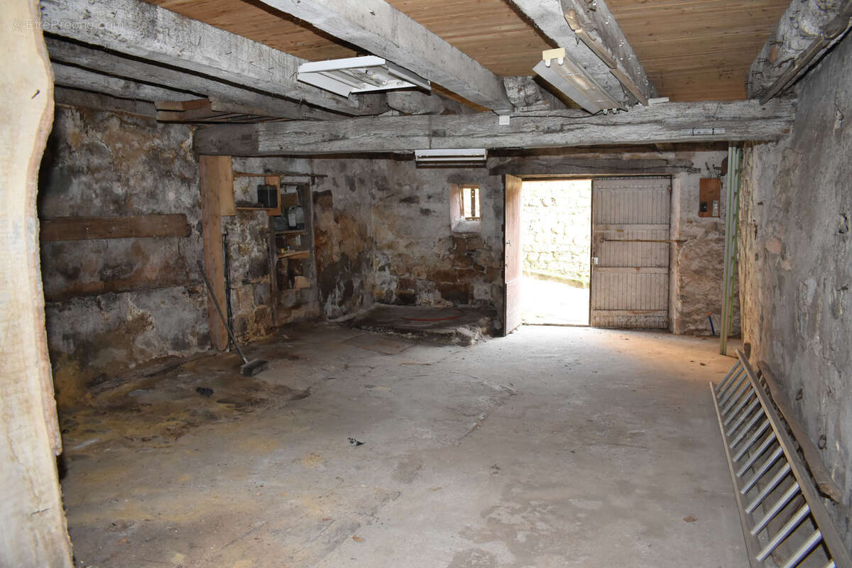 Parking à BAGAT-EN-QUERCY