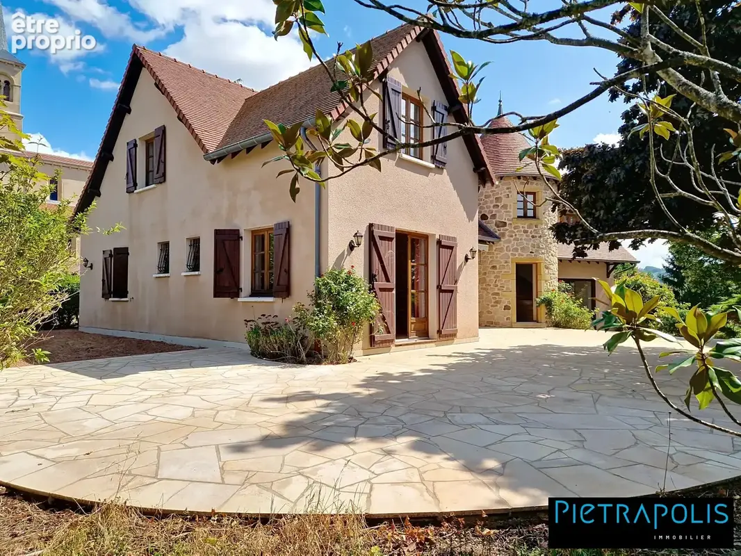 Maison 8 pièces 222 m² à vendre à La Clayette (71800) - photo 2