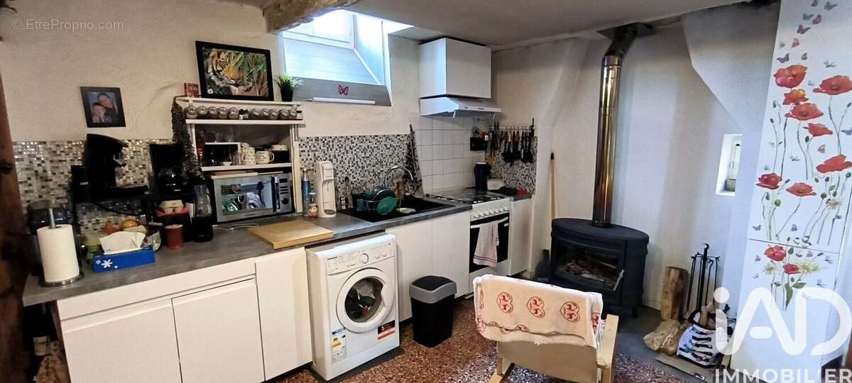 Maison 70 m² à Aulas  - photo 4