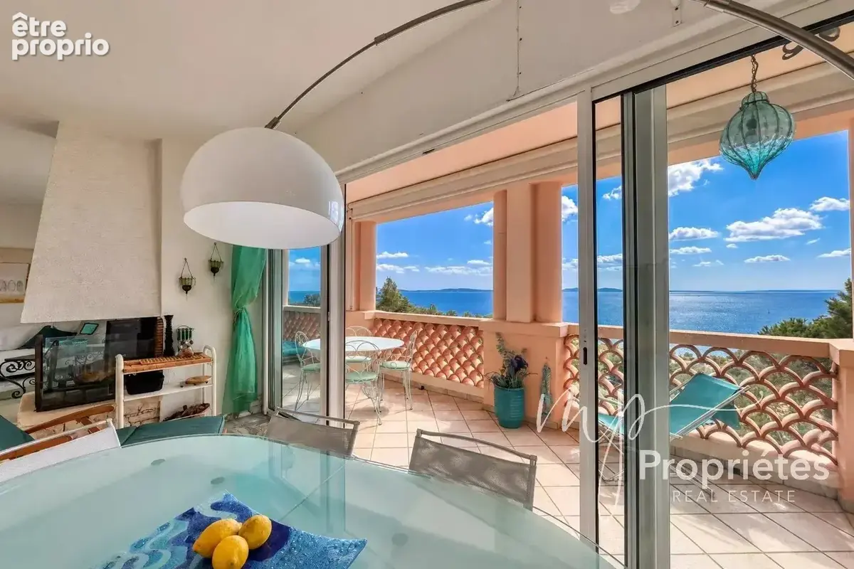 À VENDRE Rayol Canadel sur mer – Appartement de charme au dernier étage – Vue mer – Plage et village à pied. - photo 9