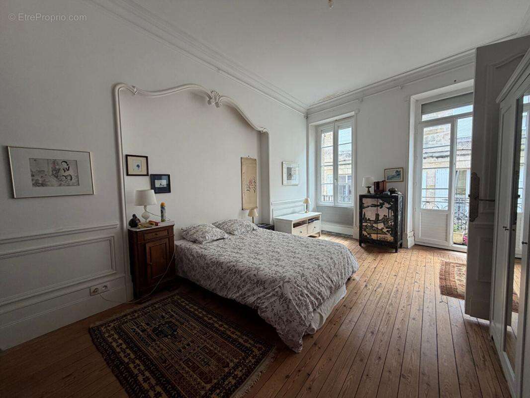 A Blaye Appartement de 114 m2 de caractère du XIX siècle avec locataire en place - photo 7