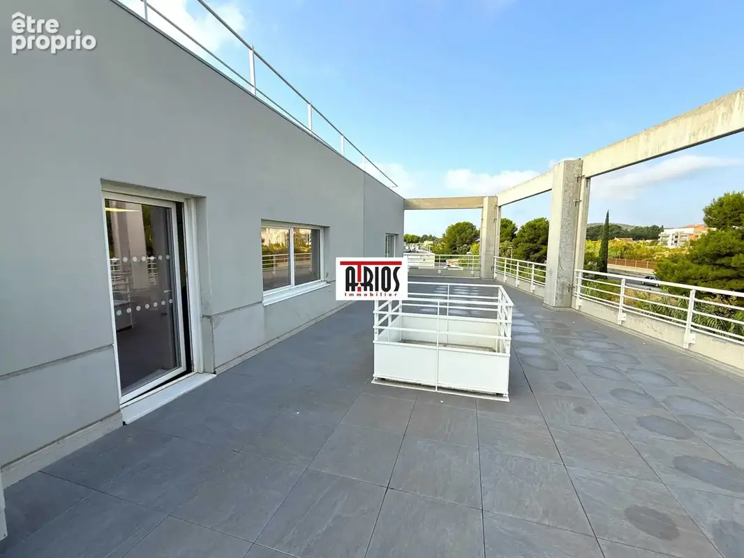 Commerce 246 m² à La Farlede  - photo 8