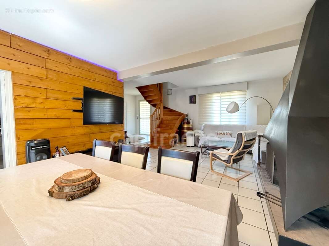 SOISY-SOUS-MONTMORENCY – Maison familiale 4 chambres avec jardin, garage et dépendance - photo 4
