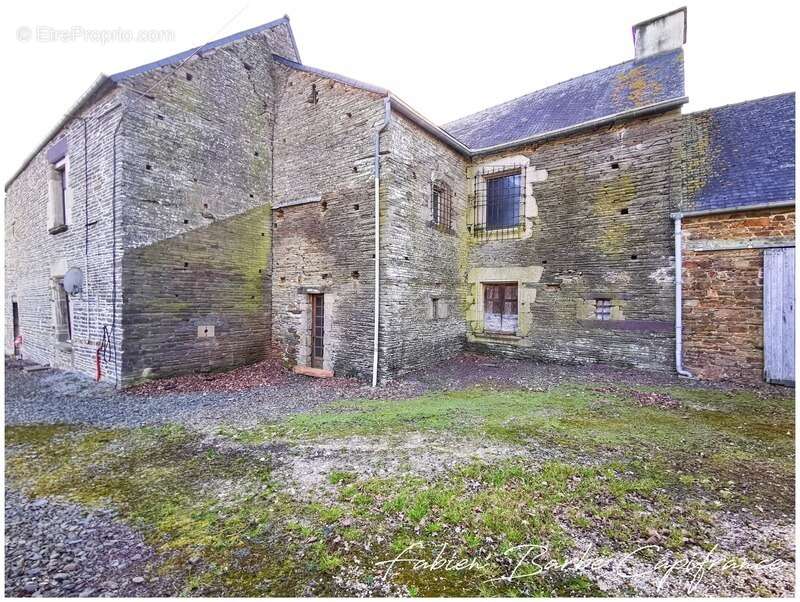 Maison à NEANT-SUR-YVEL