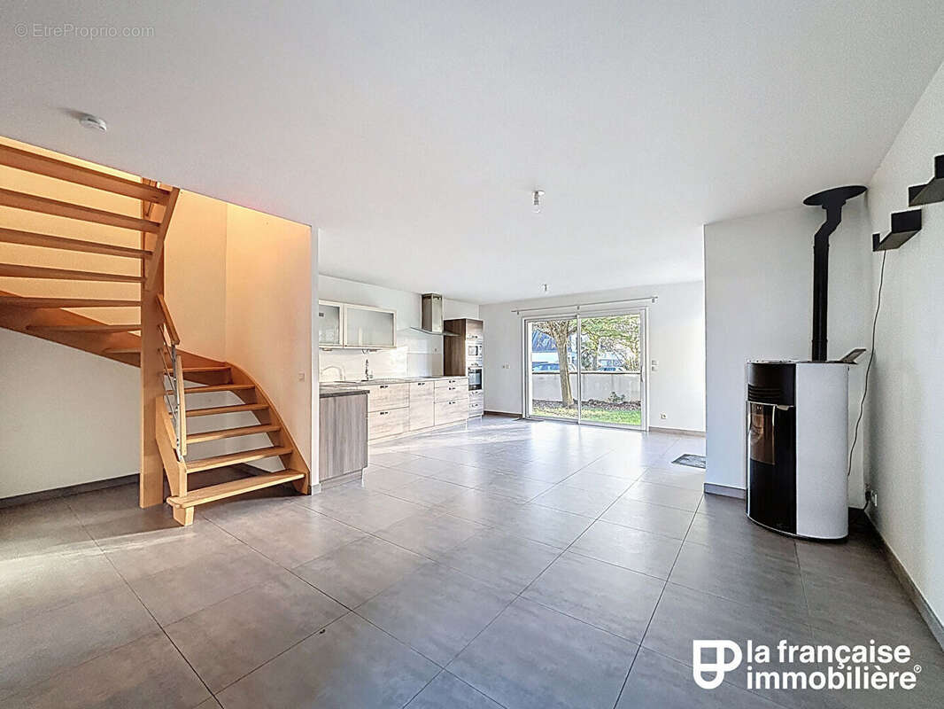 Maison à vendre - 5 pièces - récente - Châteaugiron - lumineuse - photo 2