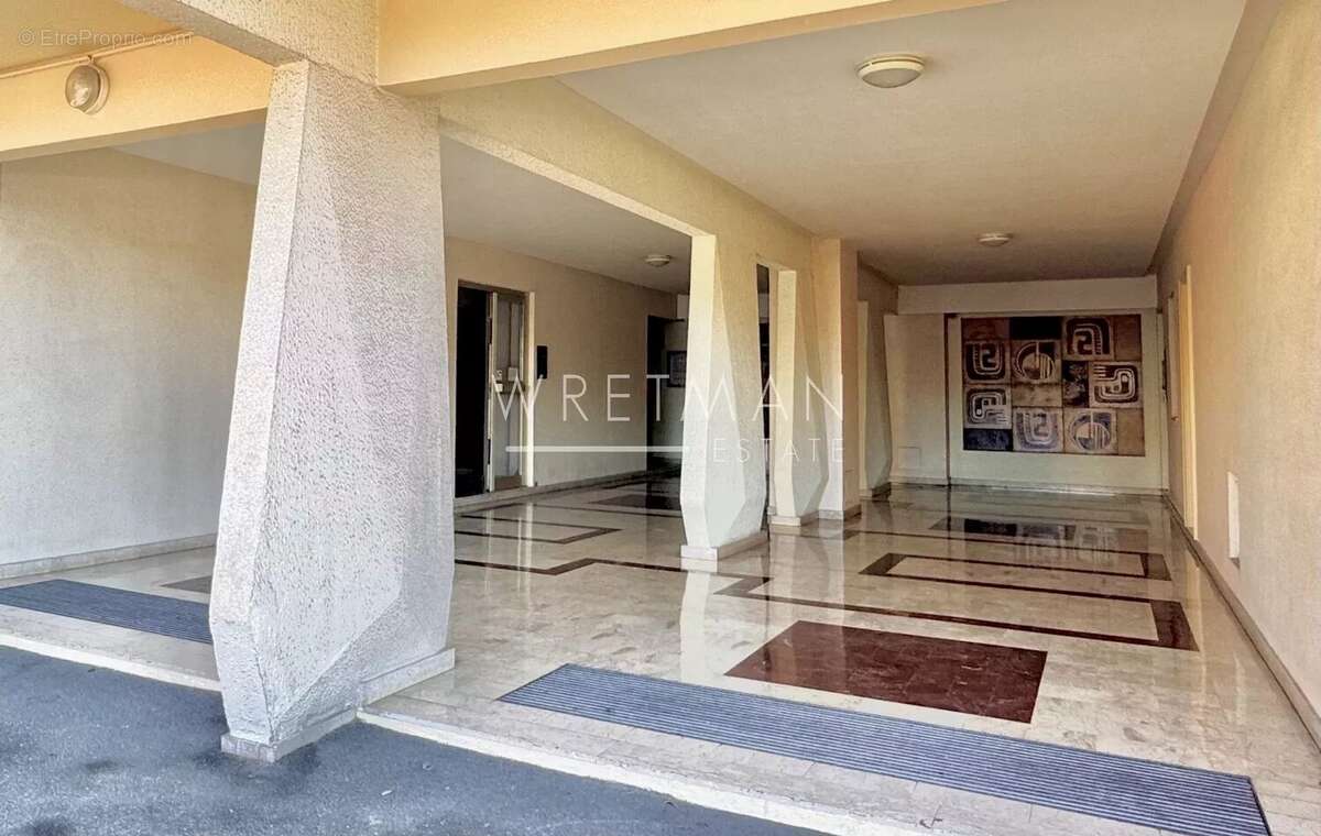 Appartement à SAINT-LAURENT-DU-VAR