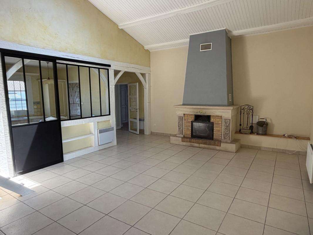 Villa avec piscine dépendances habitables et parc arboré - photo 6