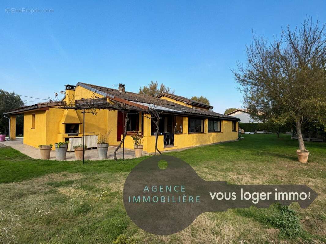 Maison à SAINT-CLAR-DE-RIVIERE