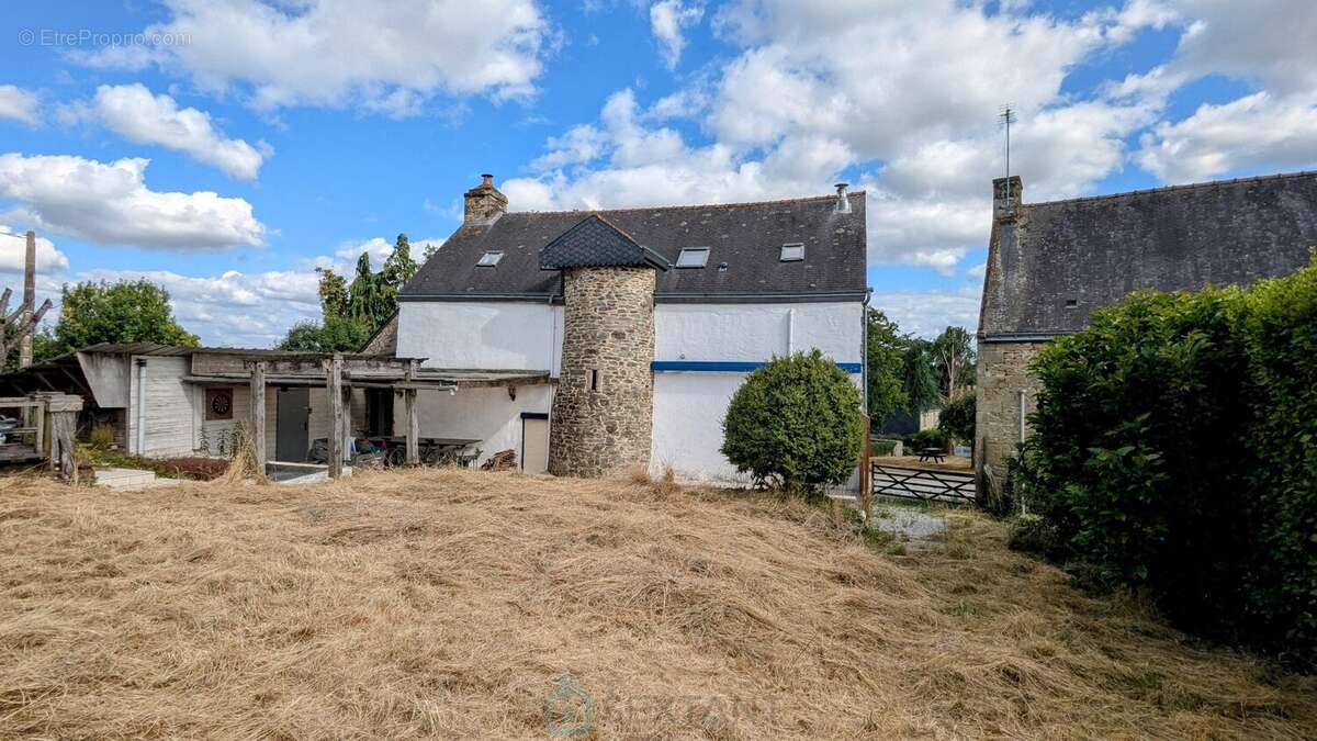 Maison à NOYAL-PONTIVY