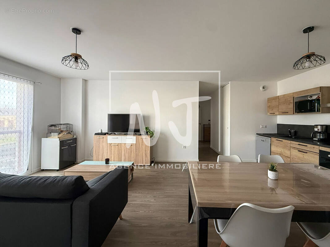 Appartement à LES PONTS-DE-CE