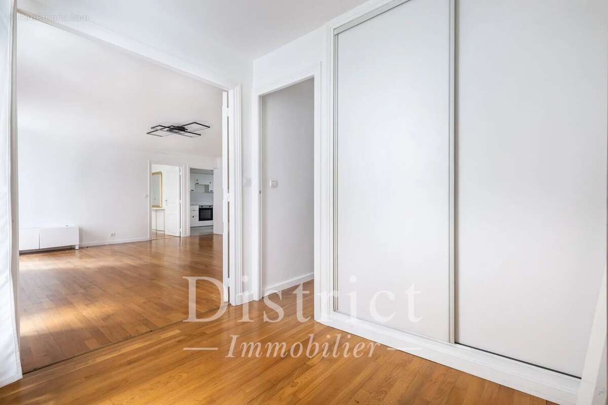 Appartement à PARIS-8E