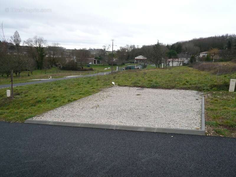 Terrain à SAINT-LAURENT-DE-COGNAC