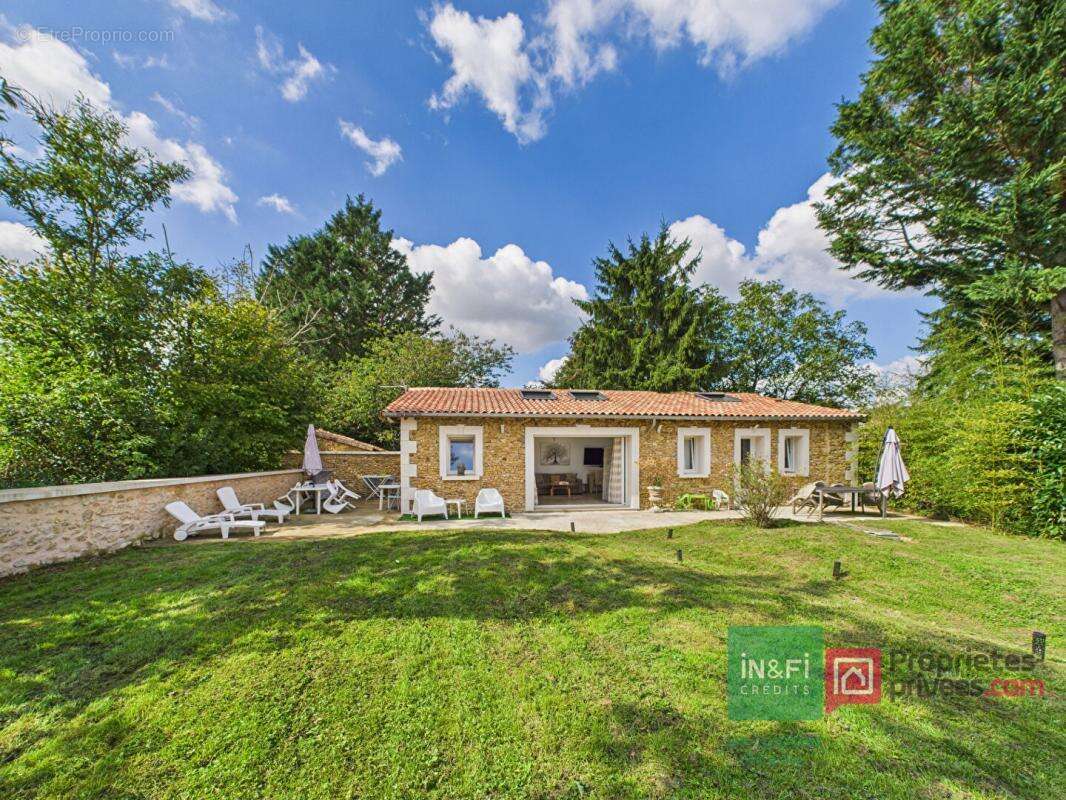 Maison à NOUAILLE-MAUPERTUIS