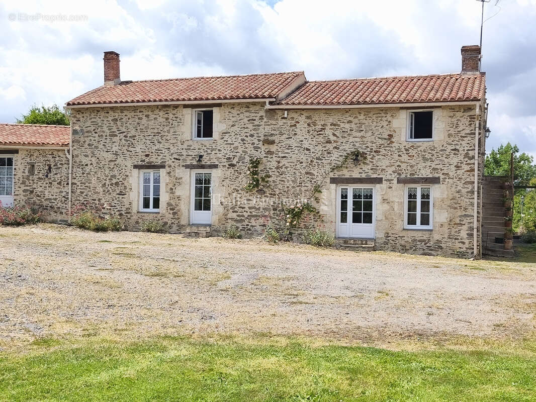 Maison à CHATEAU-GUIBERT