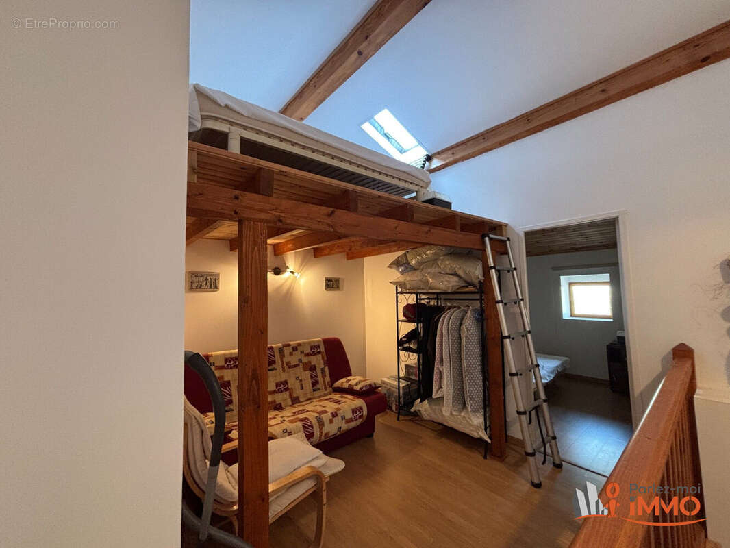 Maison à SAINT-GEORGES-EN-COUZAN