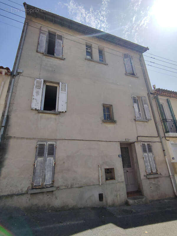 Appartement à LE REVEST-LES-EAUX