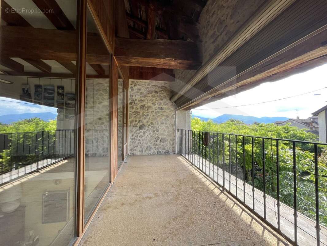 Maison à SAINT-NAZAIRE-LES-EYMES