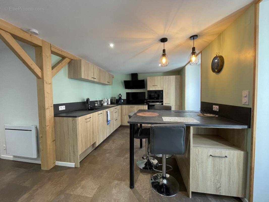 Appartement à VIC-SUR-CERE
