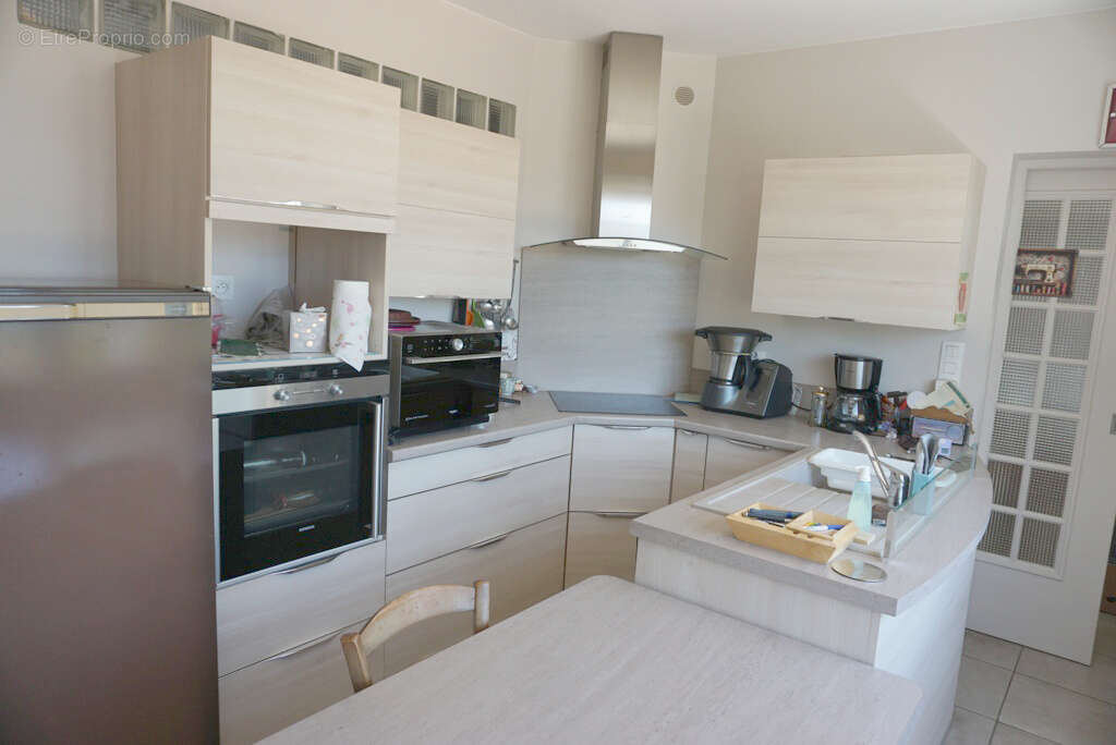 Belle maison familiale de 196 m2 avec dépendances et agréable terrain - photo 5