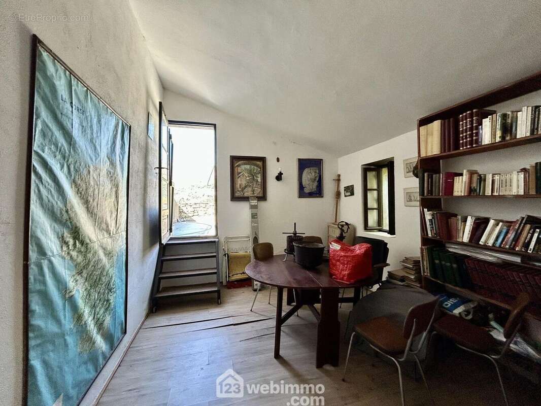 Second salon de 20 m2 OU chambre - Maison à BIGORNO