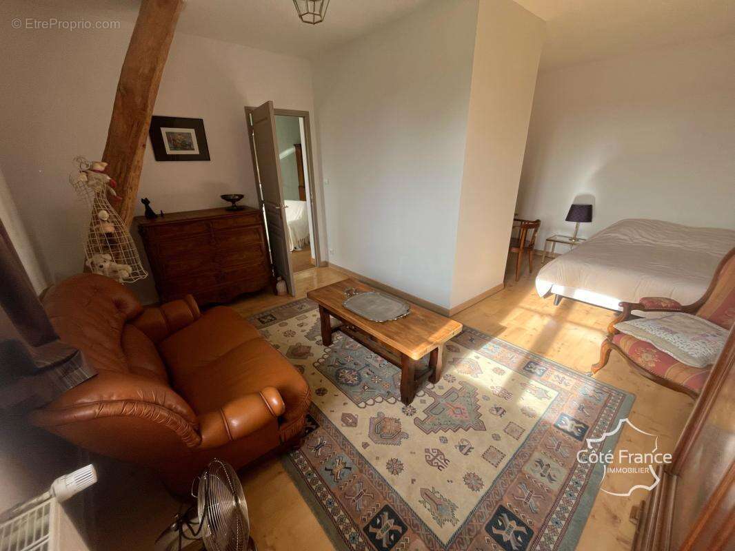 Maison à VIC-DE-CHASSENAY