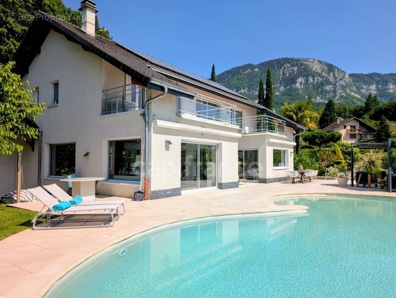 Maison à PUGNY-CHATENOD