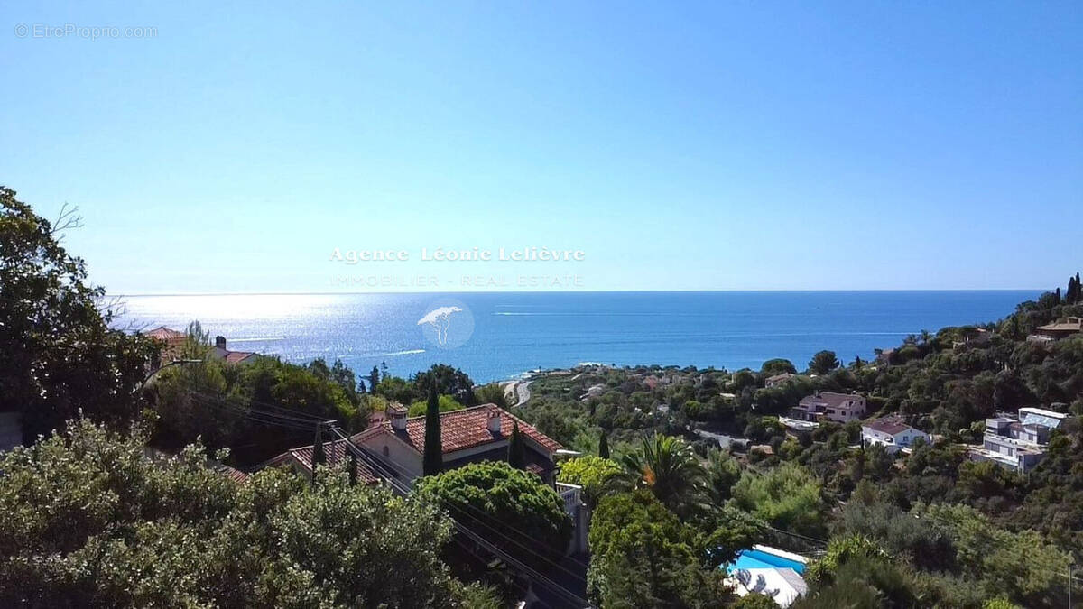 Maison à LES ISSAMBRES