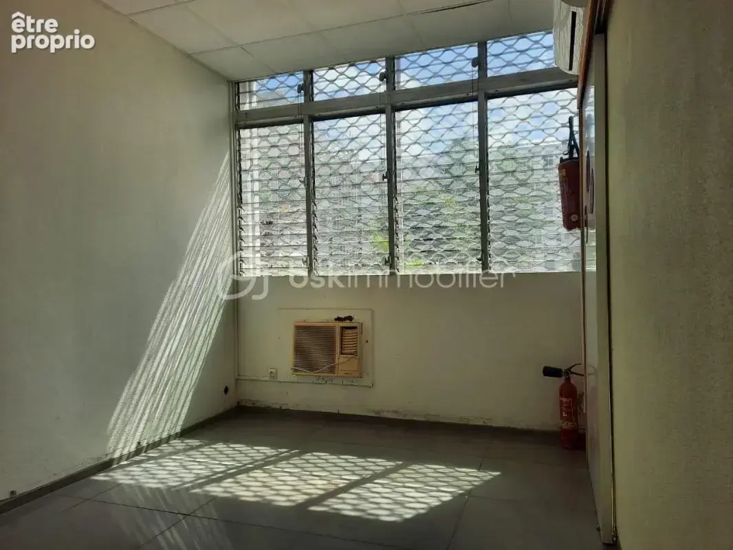 Les abymes – local professionnel de 58 m² - photo 7