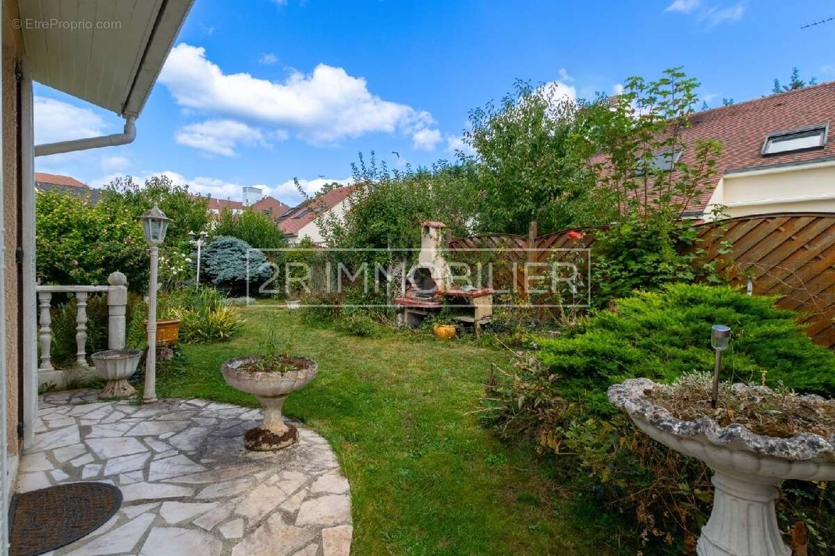 Maison à OZOIR-LA-FERRIERE