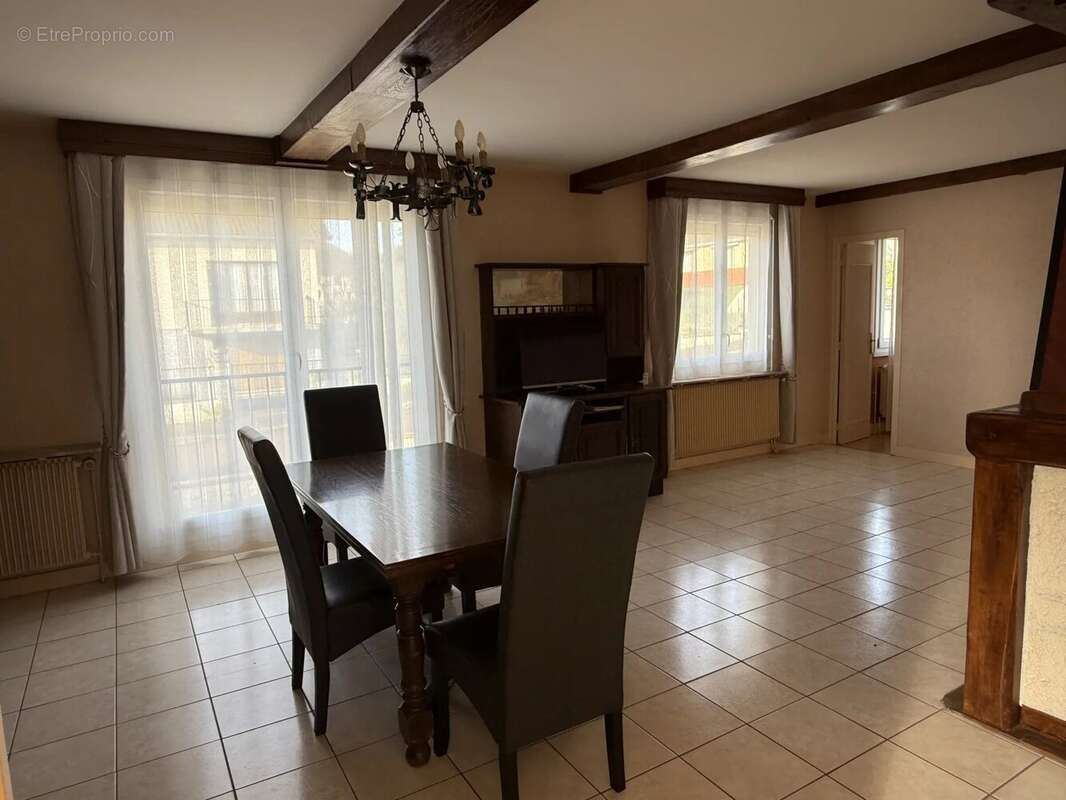 Maison à SAINT-JULIEN-DU-SAULT