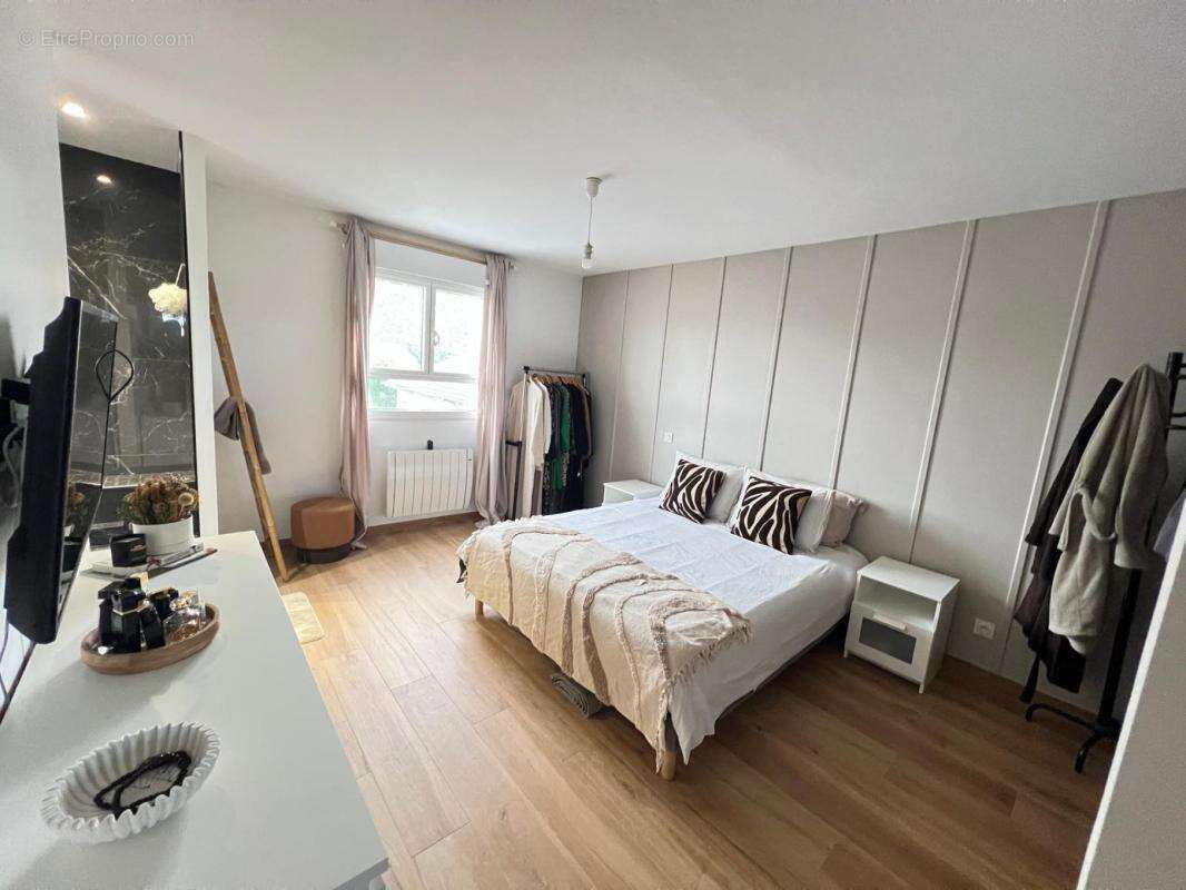 Maison à SAINT-MACAIRE-EN-MAUGES